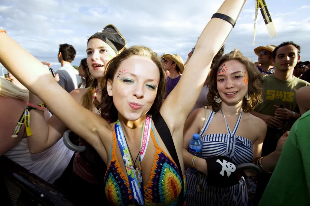 Festivalgoers and atmosphere at Global Gathering 2009